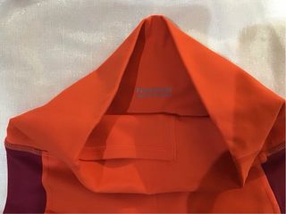 Conjunto deportivo Fabletics naranja y rosa