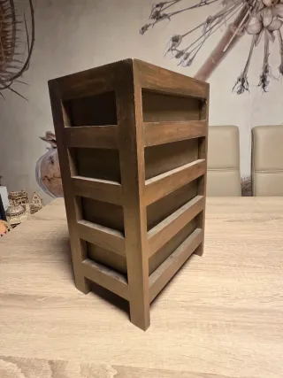 Cajonera de madera decorada