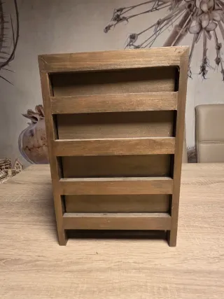Cajonera de madera decorada