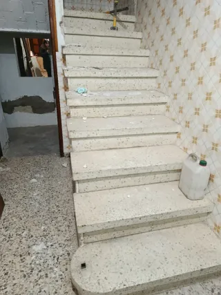 Pasos de escaleras de terrazo