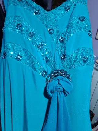 Abito lungo verde acqua con perline