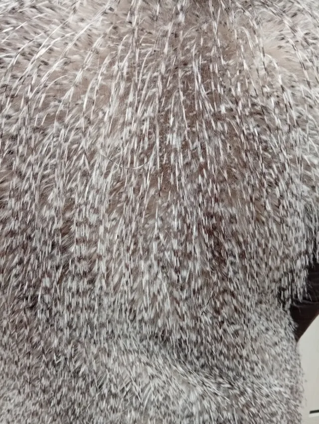 Chaleco de pelo de avestruz