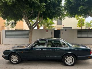 Jaguar XJ 2000