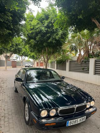 Jaguar XJ 2000