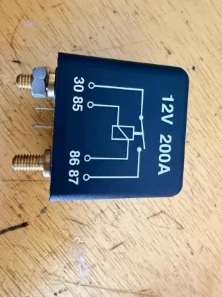 Relé 12V 200A