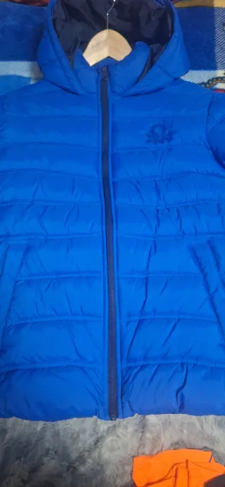 Cazadora azul Benetton con capucha