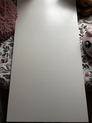 Mesa de escritorio blanca