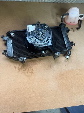 Radiador KTM Duke 390 con ventilador