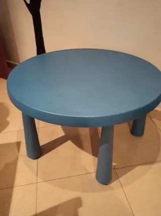 Mesa infantil redonda azul Ikea Mammut