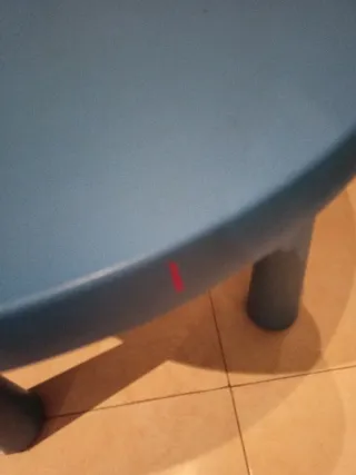 Mesa infantil redonda azul Ikea Mammut