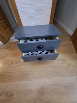 Mesita de noche gris máquina restaurada