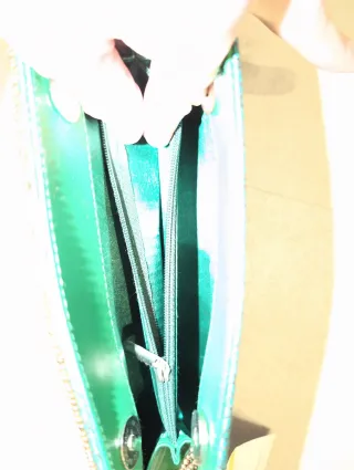 Bolso de fiesta verde con pedrería