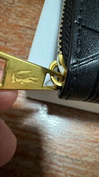 Billetera Lacoste Negra Piel Relieve Maheki