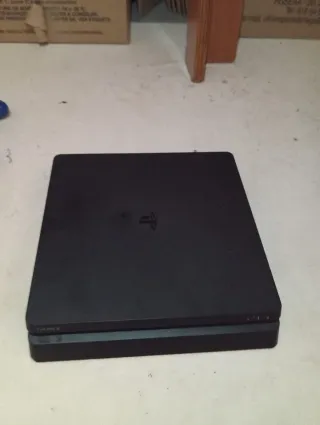 Consola PS4 con 5 mandos