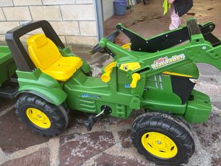 Tractor John Deere pedales con remolque