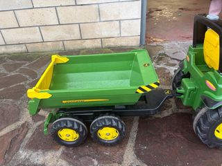 Tractor John Deere pedales con remolque