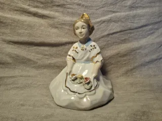 Figura vintage Fallera de porcelana – Santa Rufina
