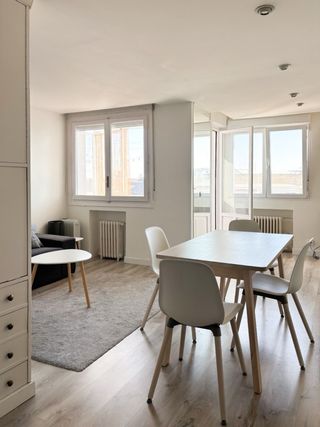 Mesa de comedor con 4 sillas