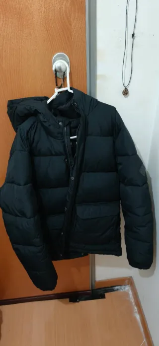 Abrigo Plumas Hollister Talla XL Negro poco uso