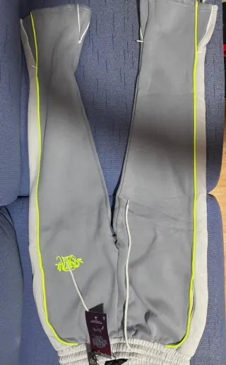 Conjunto SynaWorld Gris y Verde. venta en persona