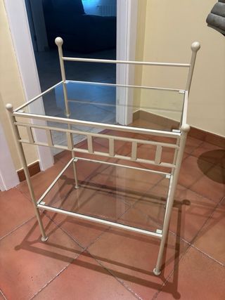 Conjunto cabeceros y mesita