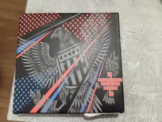 Cartera juvenil con diseño de robot