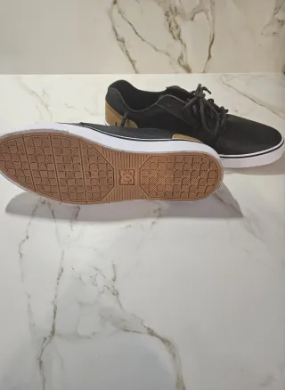 Zapatillas DC Shoes Negras y Marrones