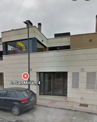 Alquilo amplia plaza de garaje(coche y moto)