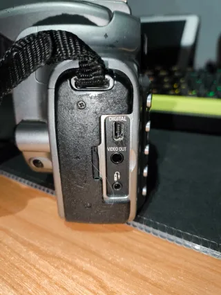 Canon EOS 300D + Grip BG-E1 + Funda