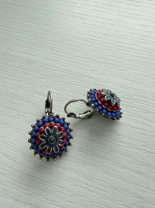 Pendientes florales azul y rojo