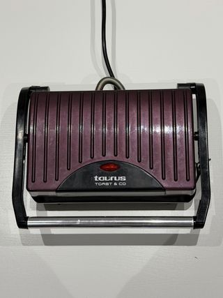 Sandwichera Taurus Grill 700W Toast & co