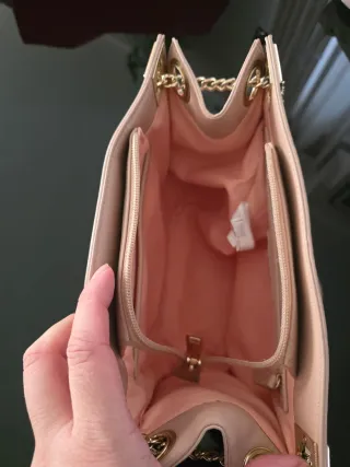 Borsa Mario Valentino rosa con dettagli oro