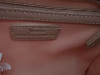 Borsa Mario Valentino rosa con dettagli oro