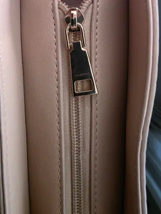 Borsa Mario Valentino rosa con dettagli oro