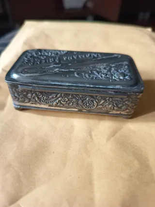 Caja Amiga de la Mujer antigua