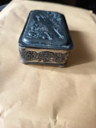 Caja Amiga de la Mujer antigua