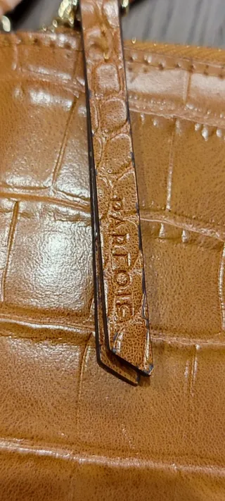 Cartera Parfois efecto piel cocodrilo