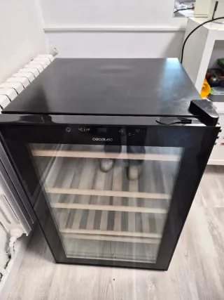 Vinoteca Cecotec Negra