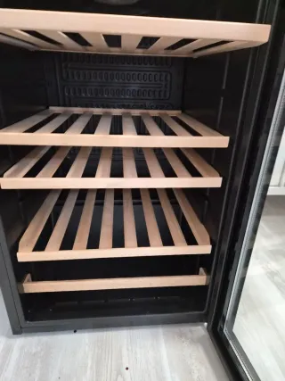 Vinoteca Cecotec Negra