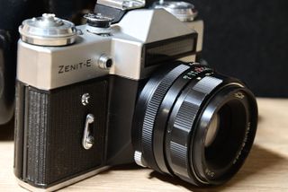 Cámara Zenit E + Objetivo Helios 44M