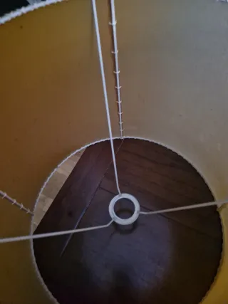 Pantalla de lámpara antigua de pergamino