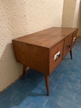 Mueble de madera con 3 cajones