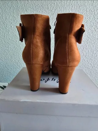 Botas ante tacón hebilla marrón talla 41