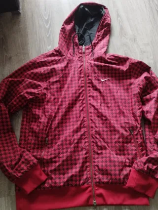 Chaqueta Nike reversible negra y roja