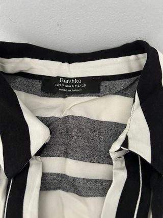 Camisa Bershka Rayas Blanco y Negro Talla XS
