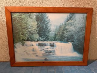 Cuadro de cascada en madera
