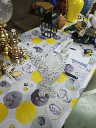 Jarrón porcelana antiguo blanco flores