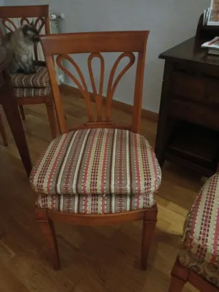 6 Sillas de Comedorde Roble macizas.