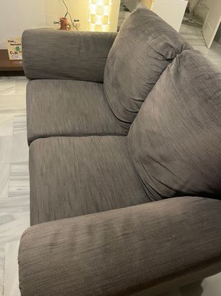 Sofá de tela gris
