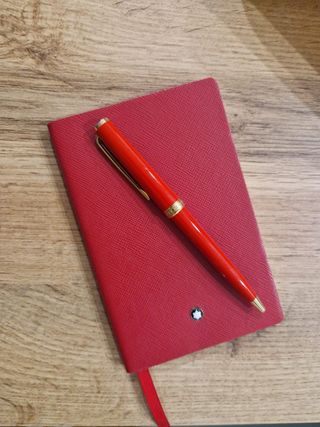 Libreta y bolígrafo Montblanc rojos